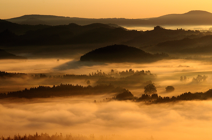 Chvála Zadní země